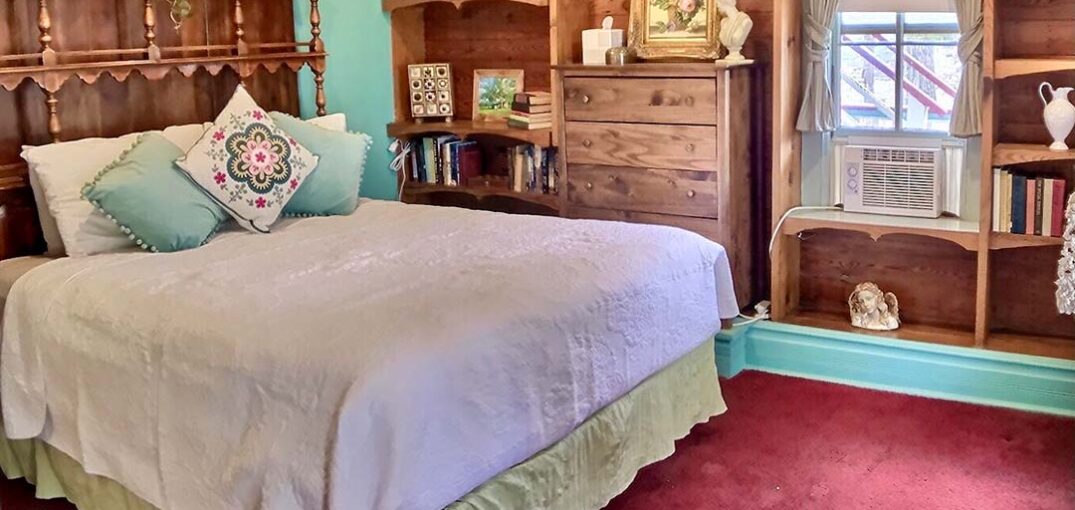 Piedmont House - Chantilly Suite Queen Bed