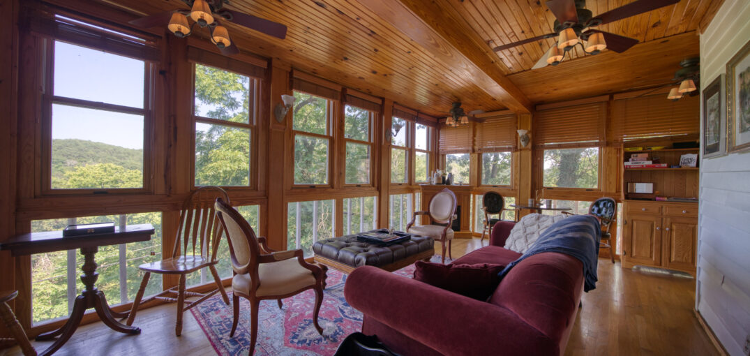 Common Living Room at Piedmont on Spring in Eureka Springs