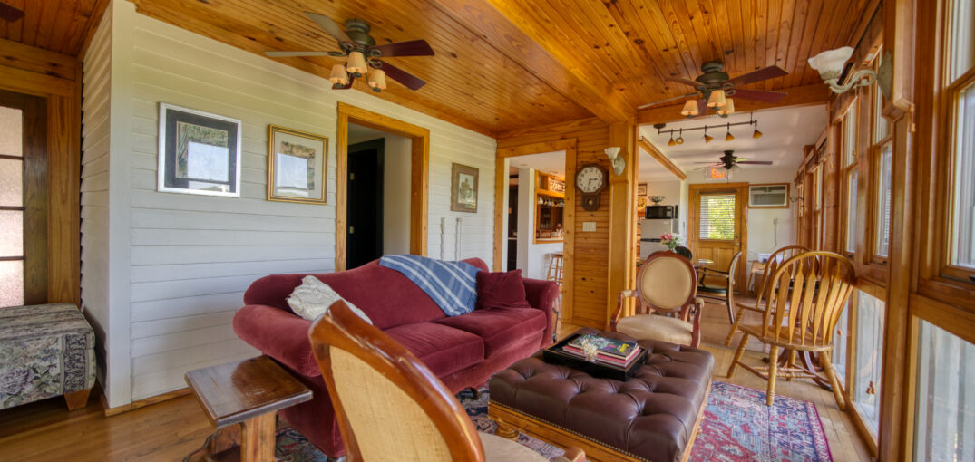 Common Living Room at Piedmont on Spring in Eureka Springs