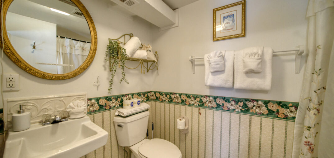 Magnolia Suite at the Piedmont on Spring in Downtown Eureka Springs