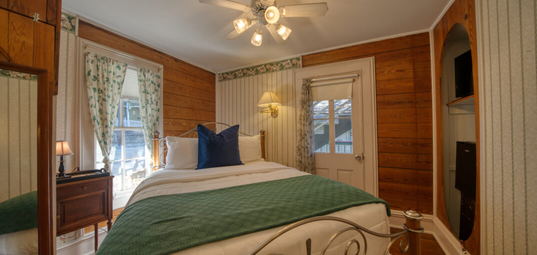 Magnolia Suite at the Piedmont on Spring in Downtown Eureka Springs