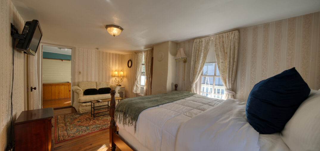 Four poster at the Piedmont on Spring in downtown Eureka Springs